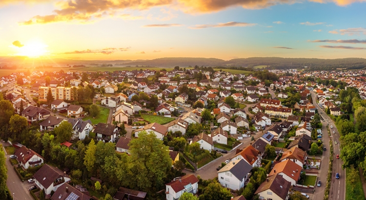 What Do Experts See on the Horizon for the Second Half of the Year? | Simplifying The Market